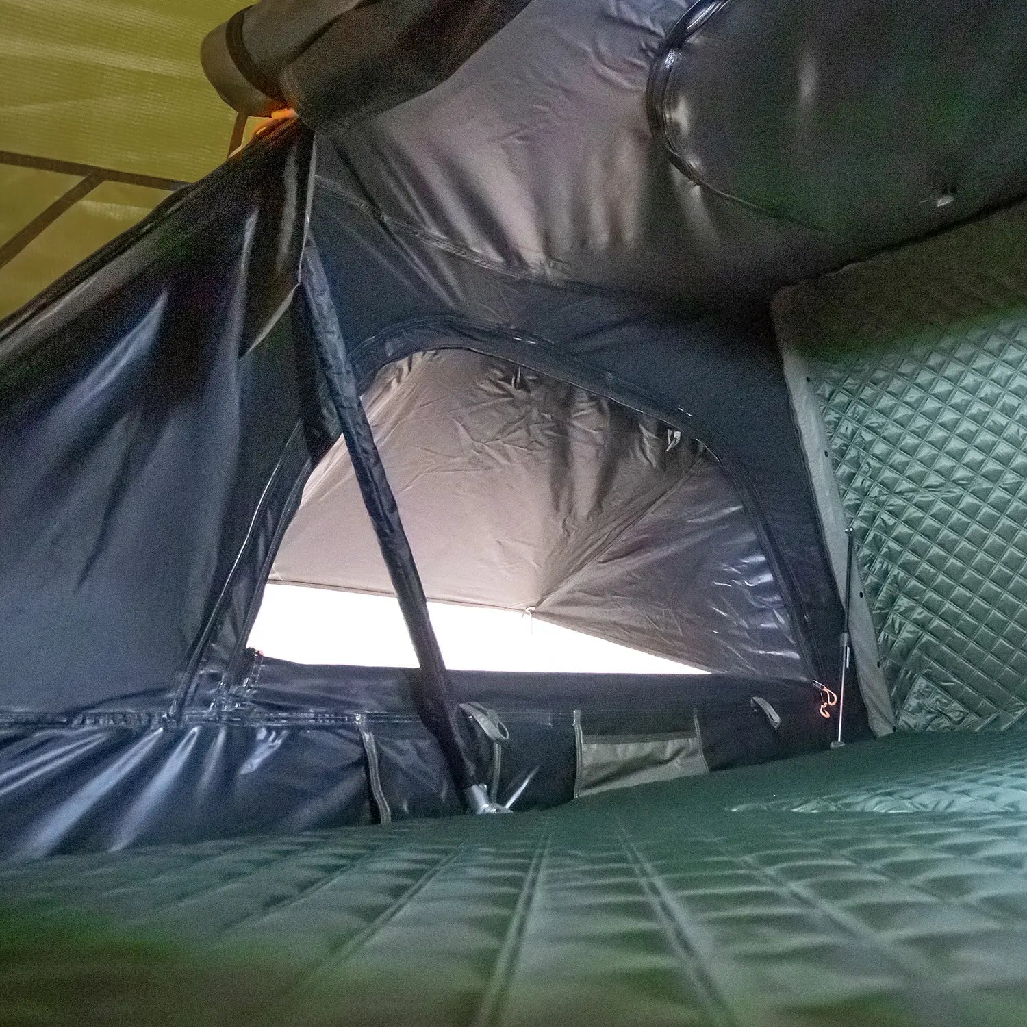 23Zero Armadillo A3 Left Rooftop Tent 230HSARMA3L+A